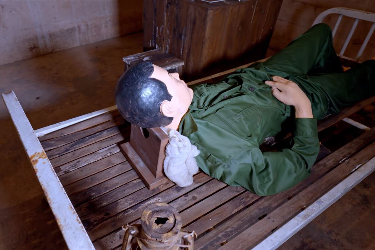 Khám Phá Hang Quân Y & Động Trung Trang: Những Kiệt Tác Trong Lòng Cát Bà