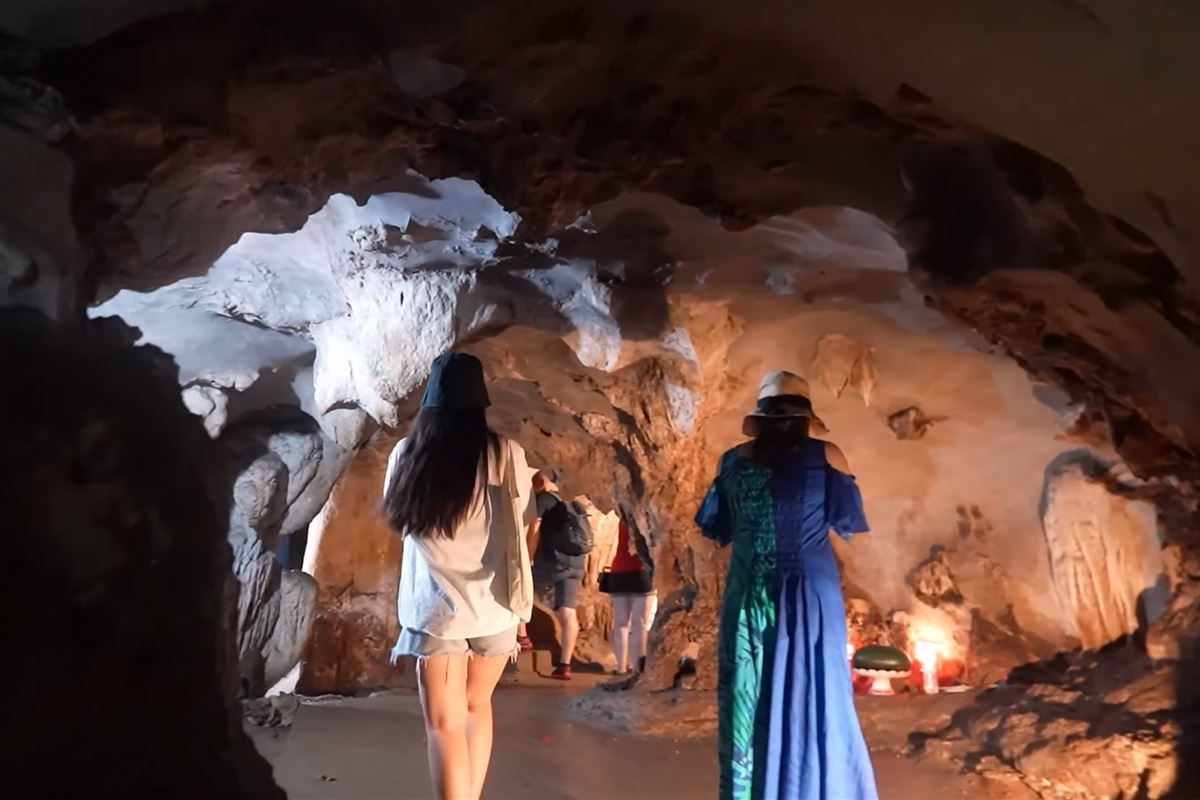 Khám phá Hang Trung Trang: 