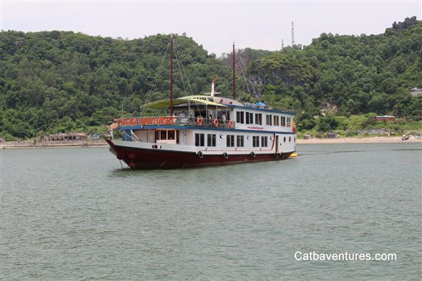 Du thuyền Catbaventures