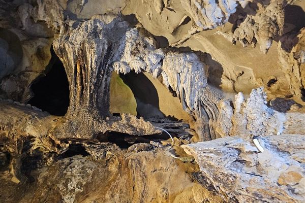 Khám phá Hang Trung Trang: 