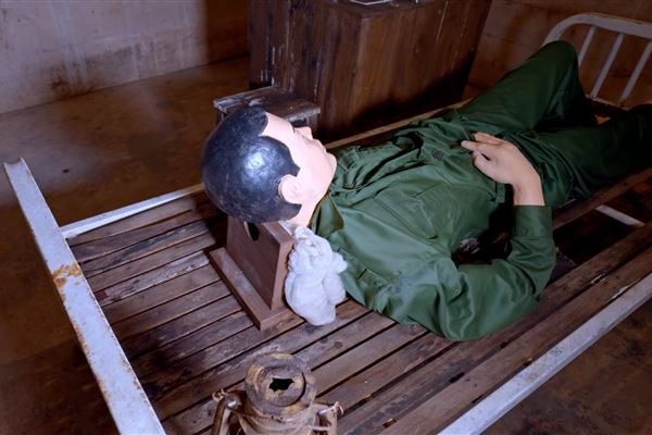 Khám Phá Hang Quân Y & Động Trung Trang: Những Kiệt Tác Trong Lòng Cát Bà