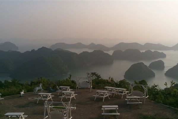 Thăm Pháo Đài Thần Công: Ngắm Hoàng Hôn Rực Rỡ Và Toàn Cảnh Cát Bà