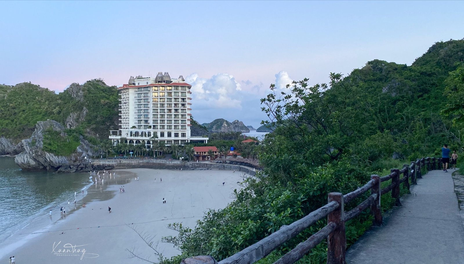 B&atilde;i tắm C&aacute;t C&ograve;