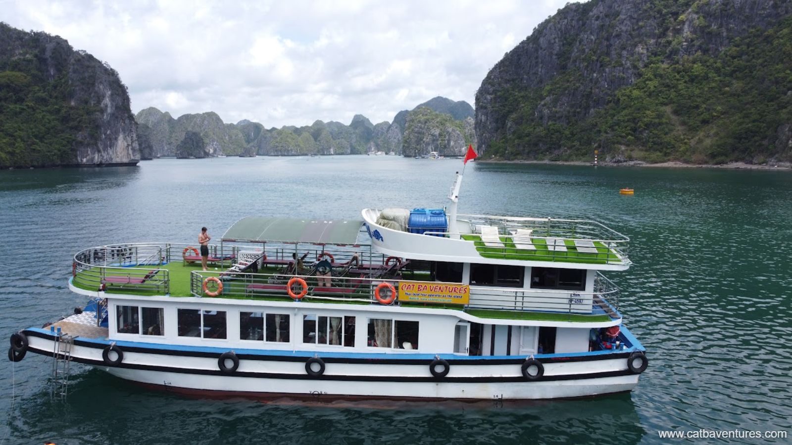 tau-du-lich-cat-ba-ventures-011