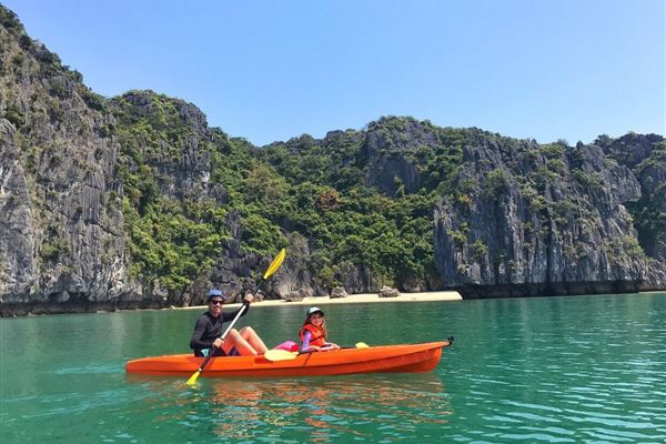 Lan Ha Bay – Ha Long Bay: Boat trip – Kayaking